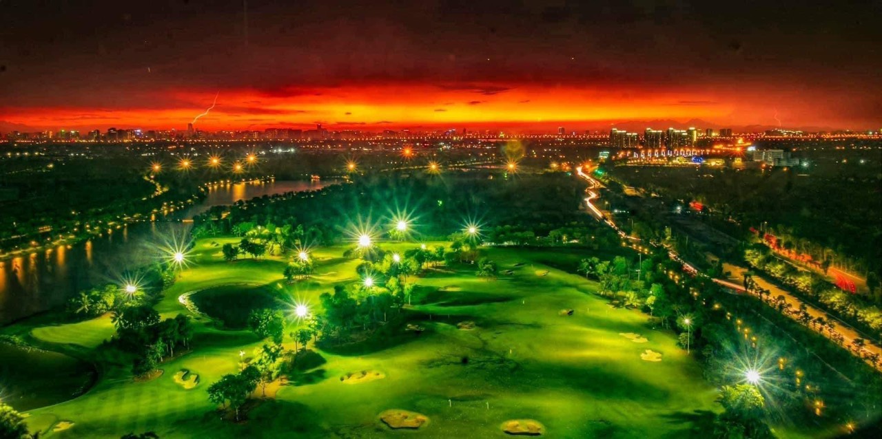158sqm apartment has golf view in Sky building aquabay 8