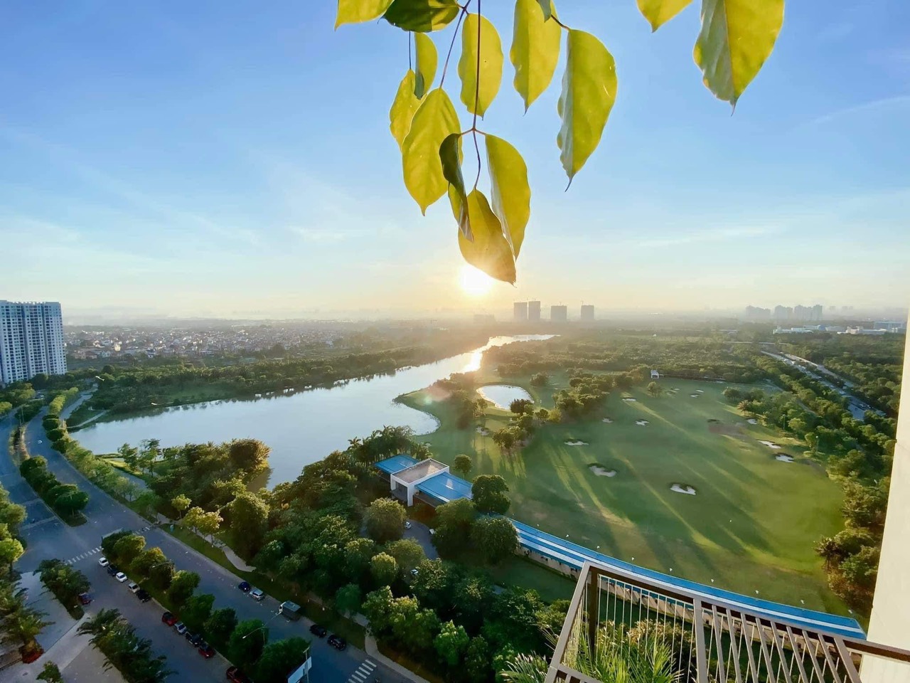 158sqm apartment has golf view in Sky building aquabay 9
