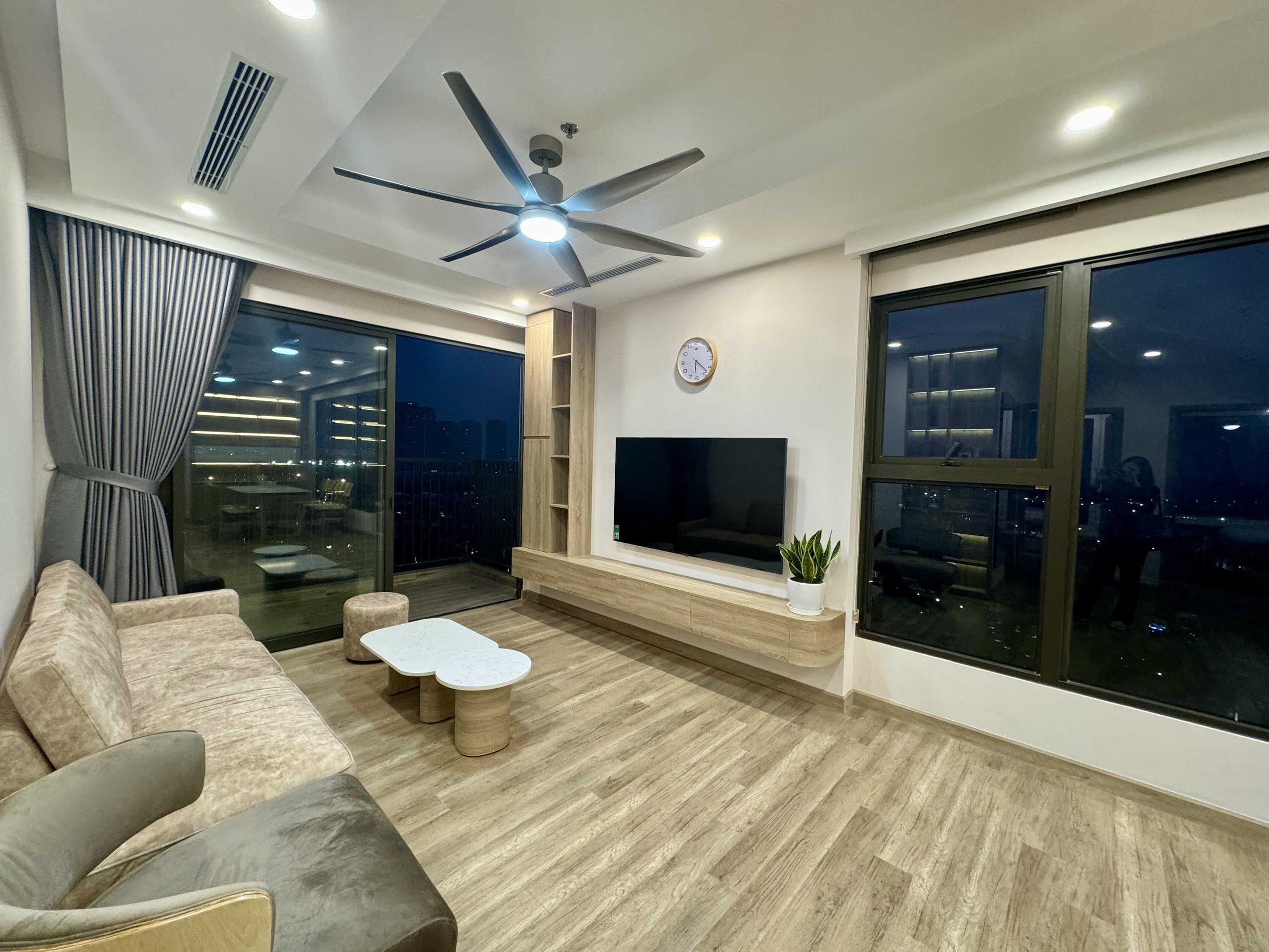 Brand new apartment in H2 building 3 bedrooms , fully furnished 1
