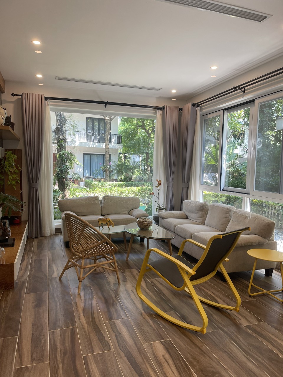 Modern villa in Ecopark , 4 bedrooms, fully furnished 4