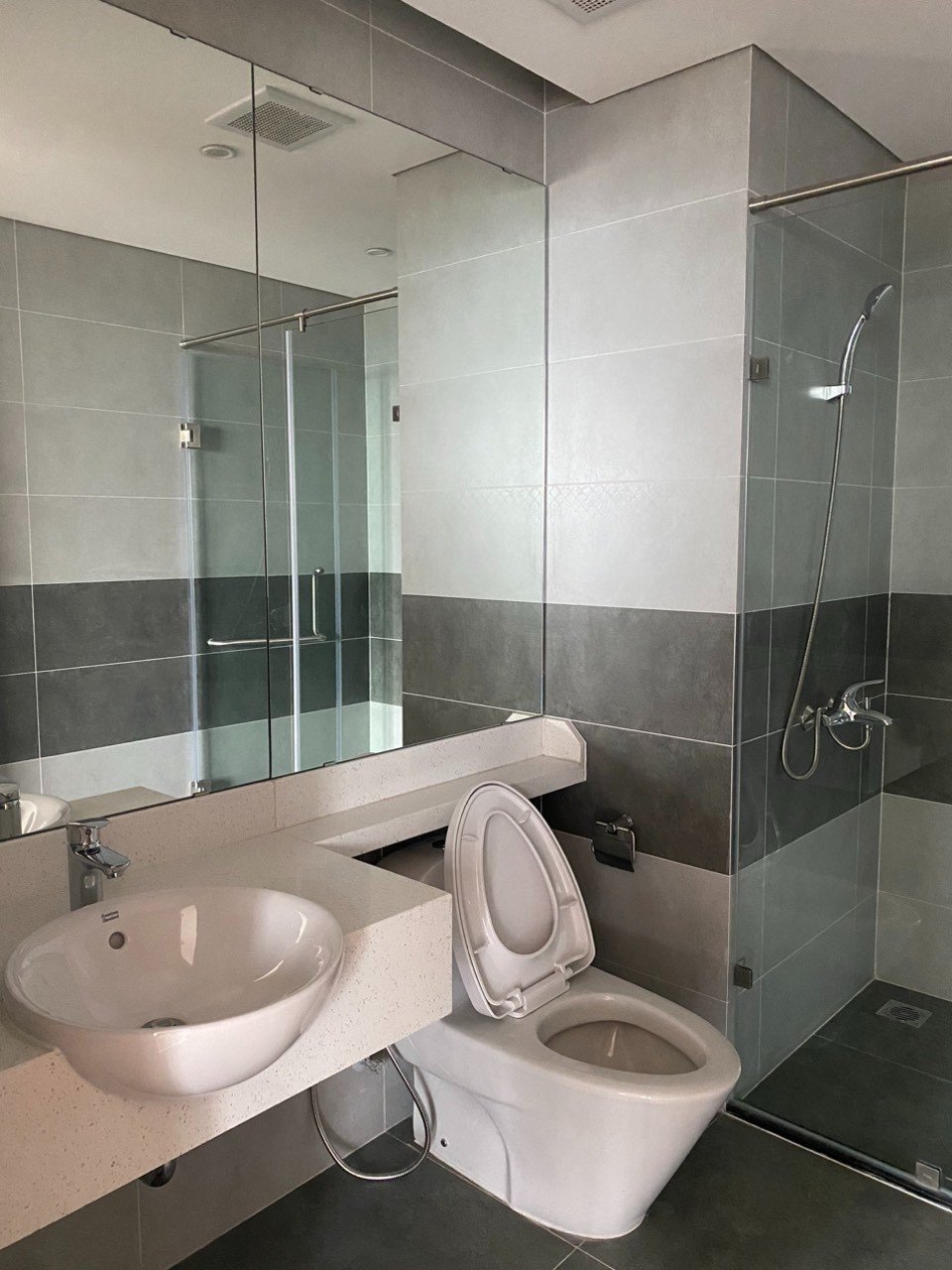 New 3 bedrooms apartment with filly furnished 11