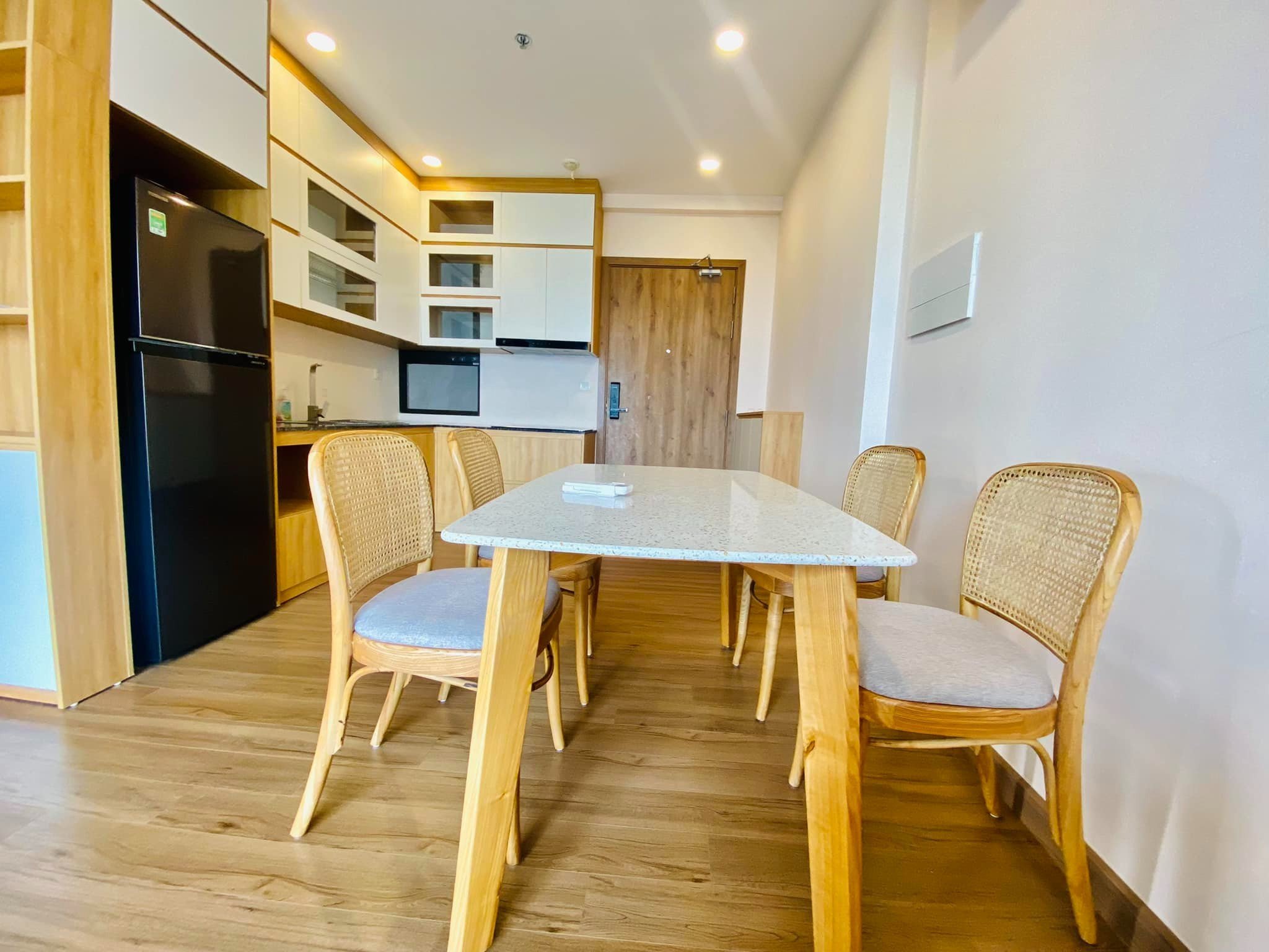 New 3 bedrooms apartment with filly furnished 5