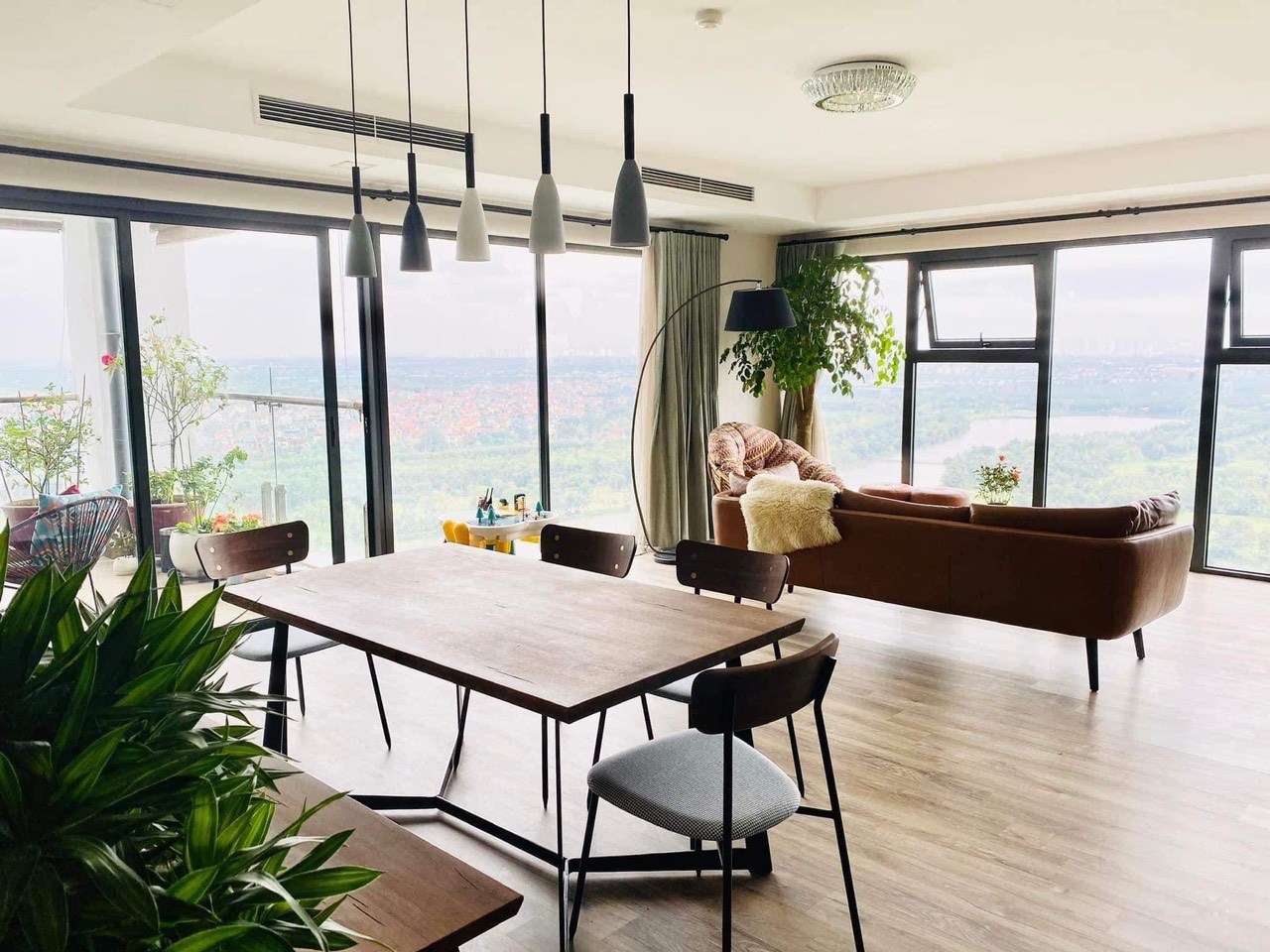 158sqm apartment has golf view in Sky building aquabay