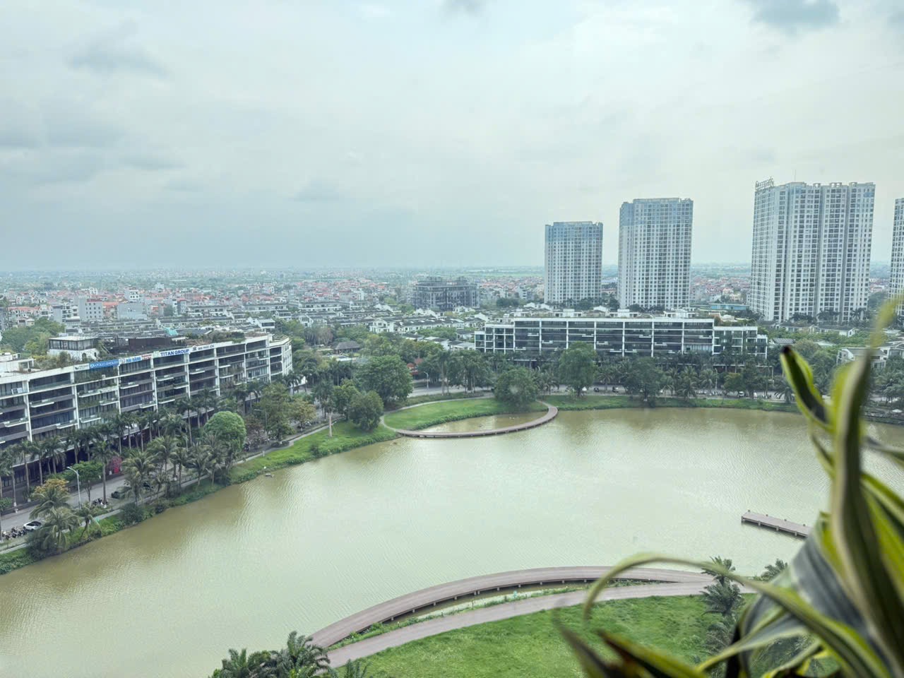 3 bedrooms apartment in Lake 1 building with nice view