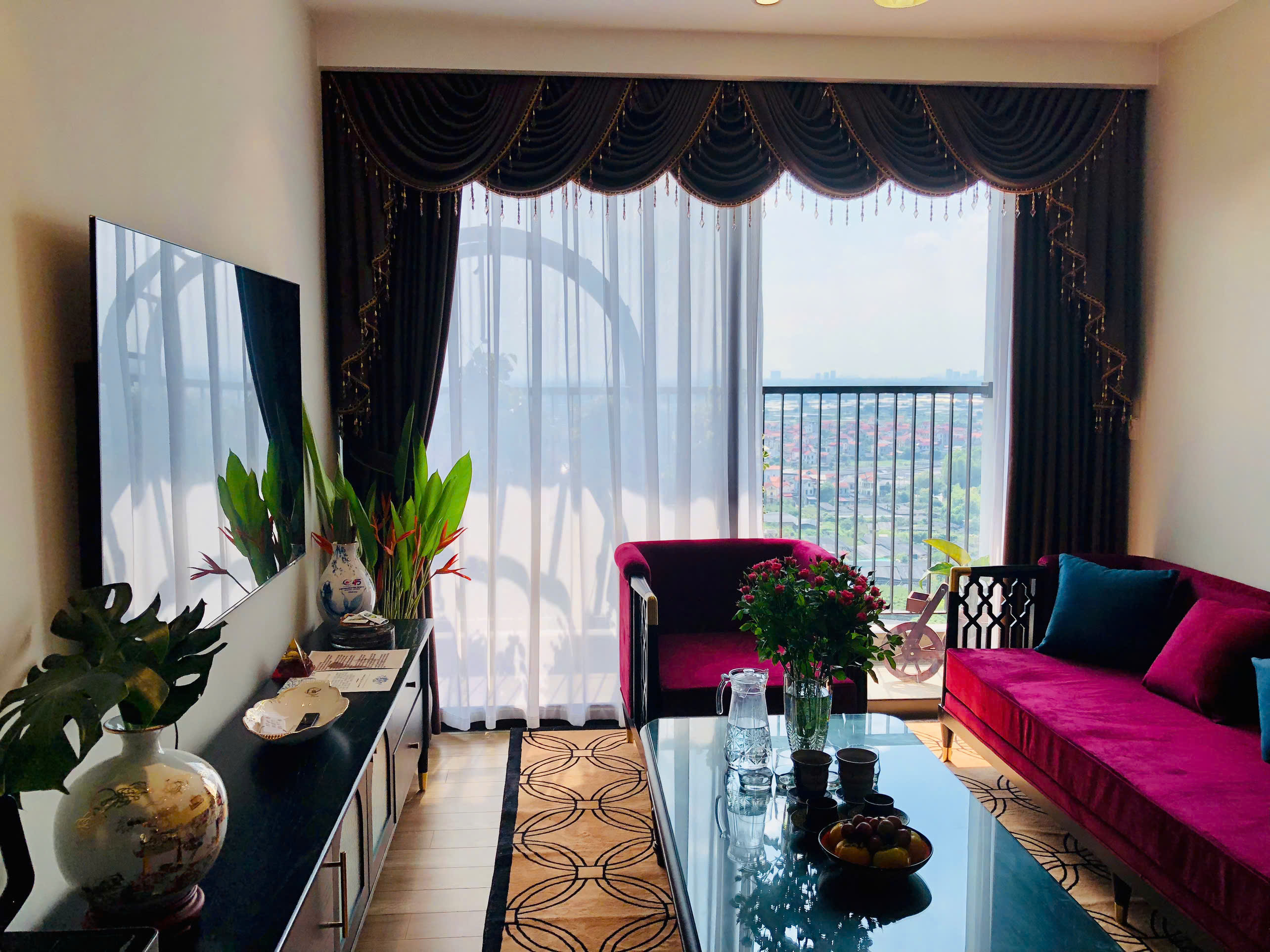 3 bedrooms apartment in Landmark Ecopark with nice furniture