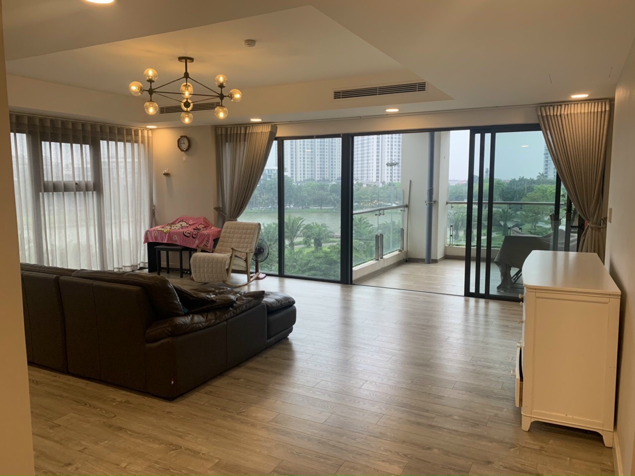 Cheap 3 bedrooms apartment in Aquabay