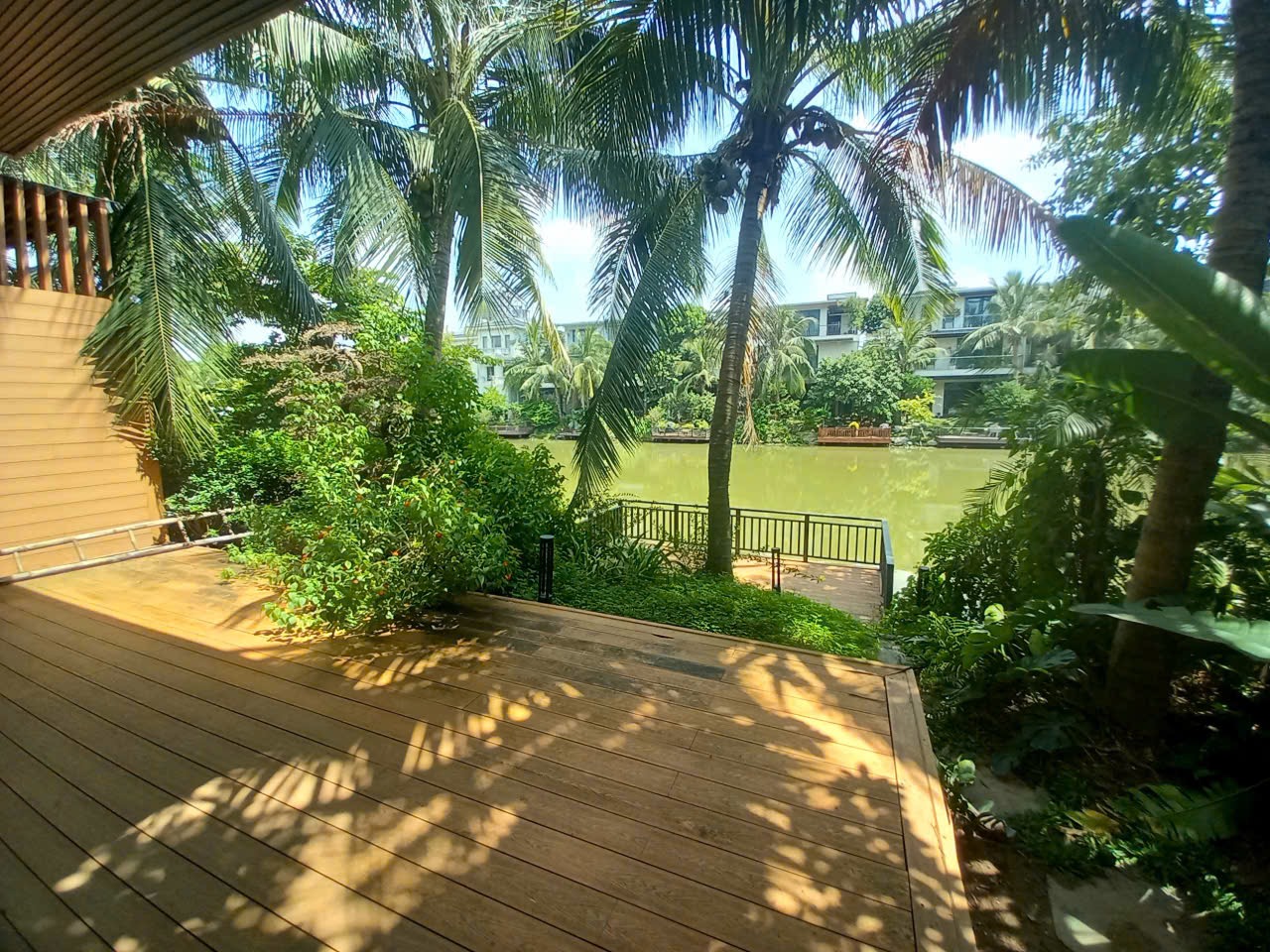 Cozy furnished house to rent in Ecopark Island Villa 6 bedrooms fully furnished