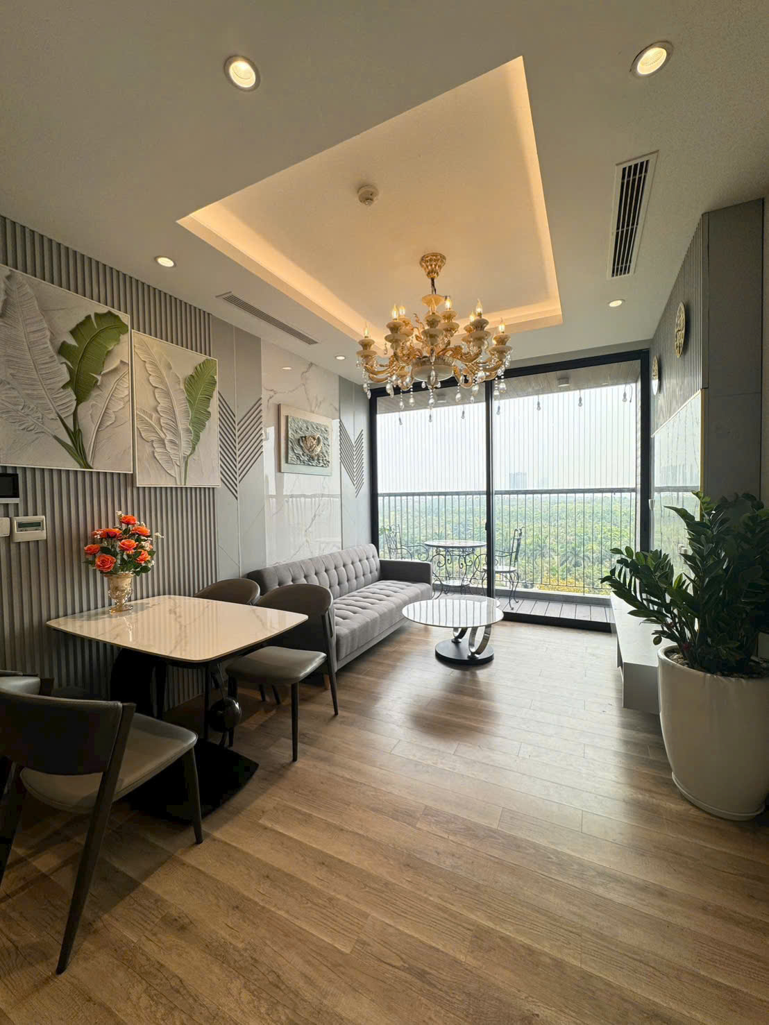 Landmark building 3 bedrooms apartment for rent , quality furnished