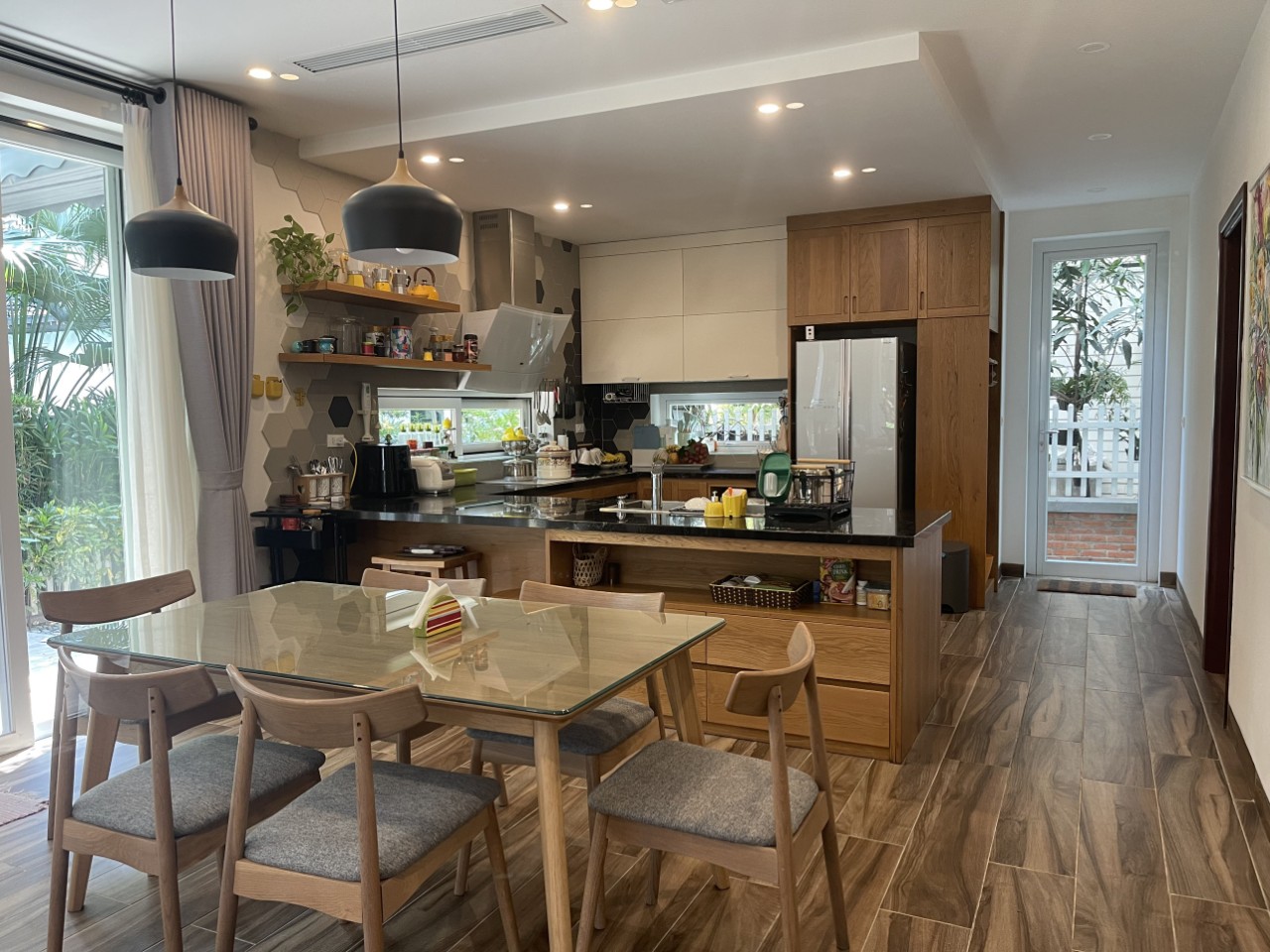Modern villa in Ecopark , 4 bedrooms, fully furnished