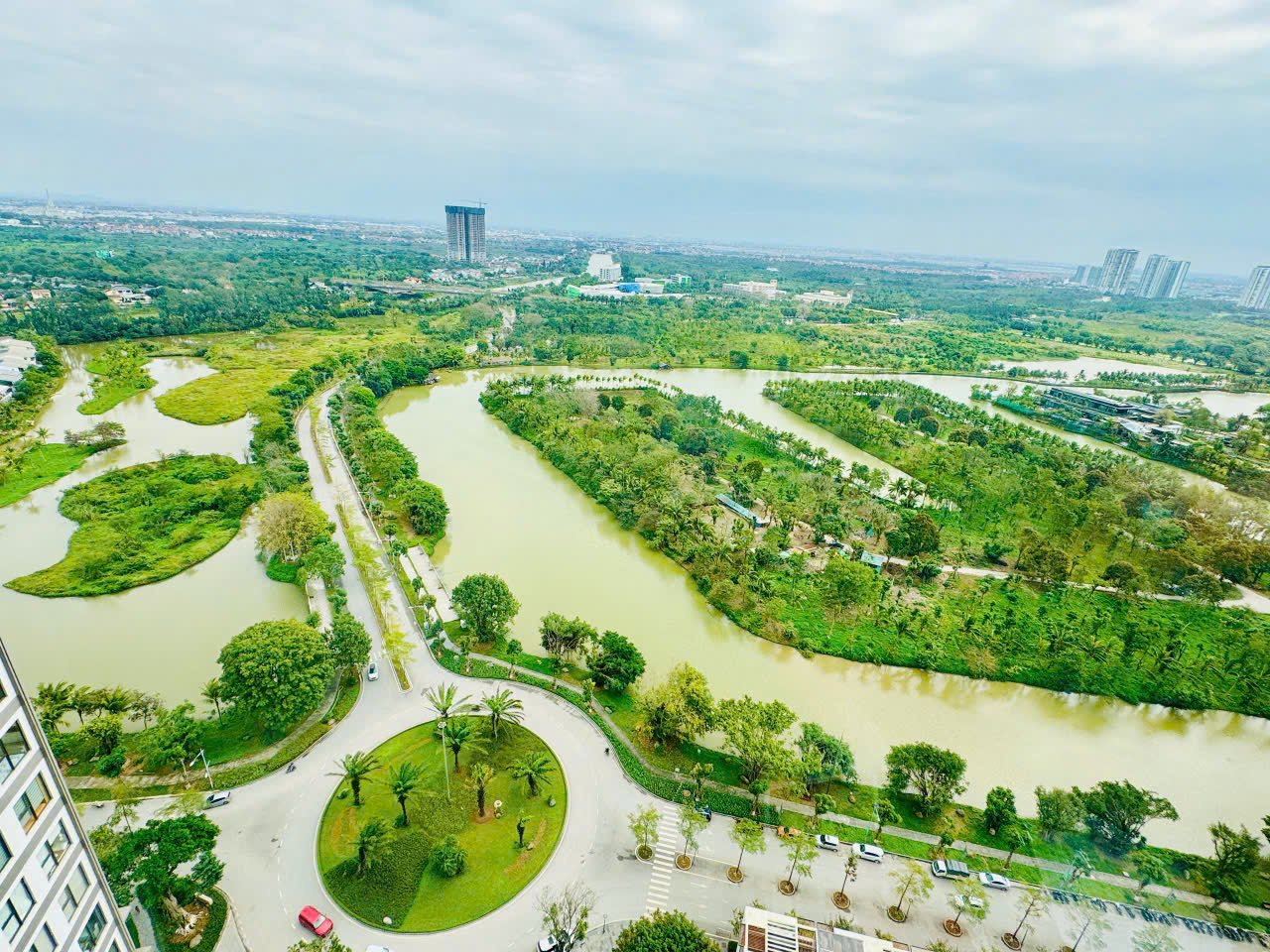 New 3 bedrooms apartment in S-Premium tower Sky oasis Ecopark