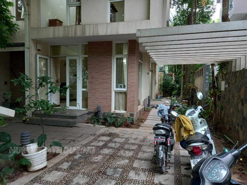 Reason price 3 bedrooms villa in Vuon Tung