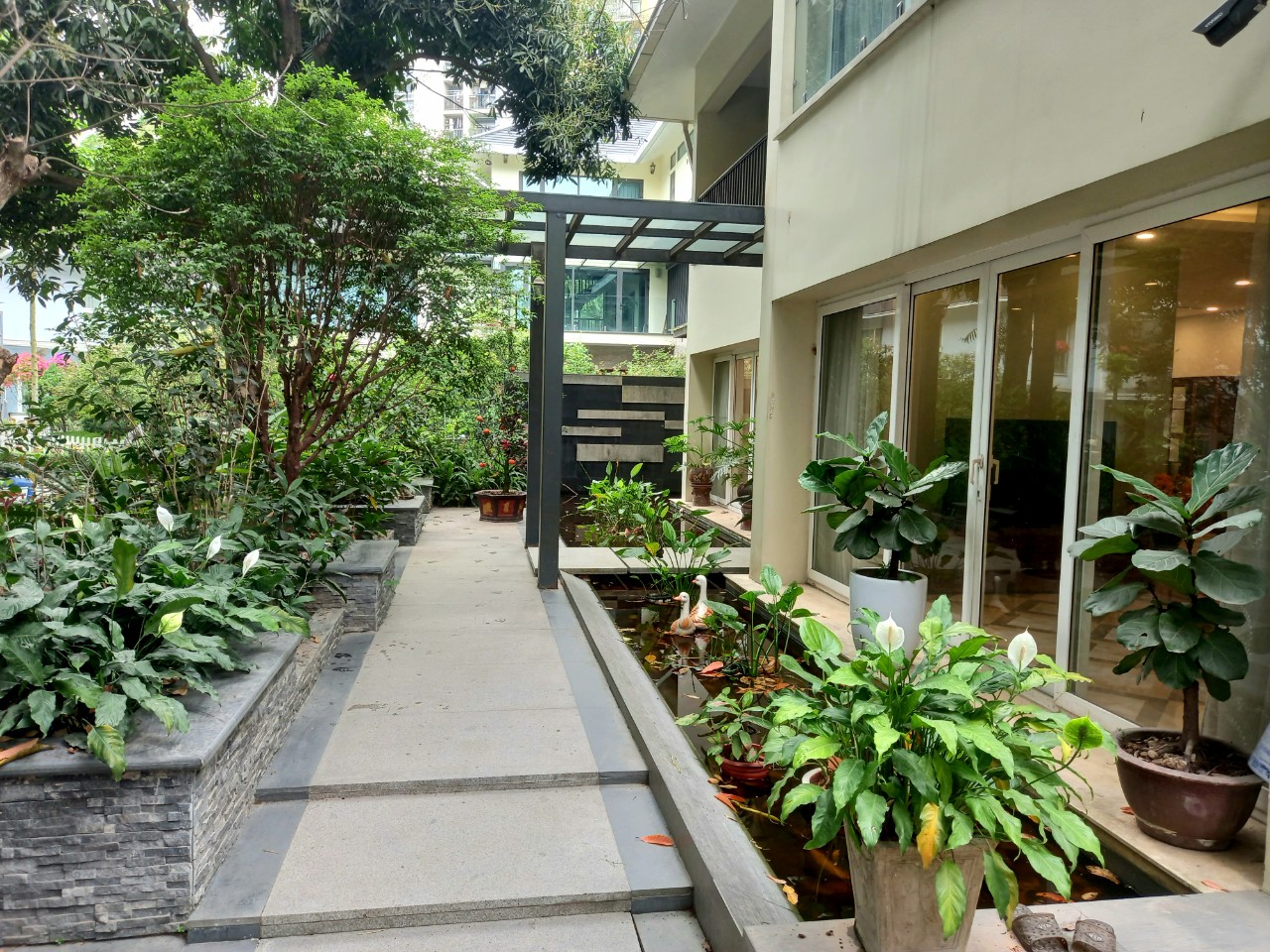 Villa for rent in Ecopark with large garden