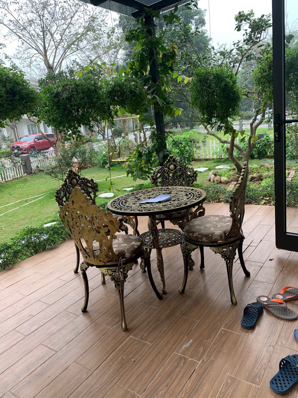 Villa in Mimosa has 5 bedrooms and large garden