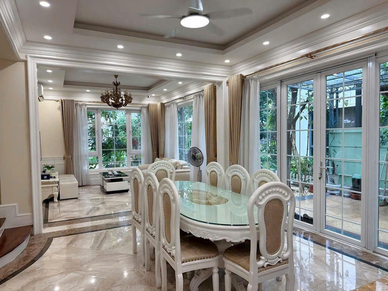 Villa in Mimosa has 5 bedrooms , green and quiet