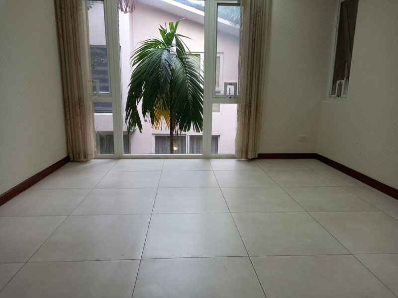 Reason price 3 bedrooms villa in Vuon Tung 12