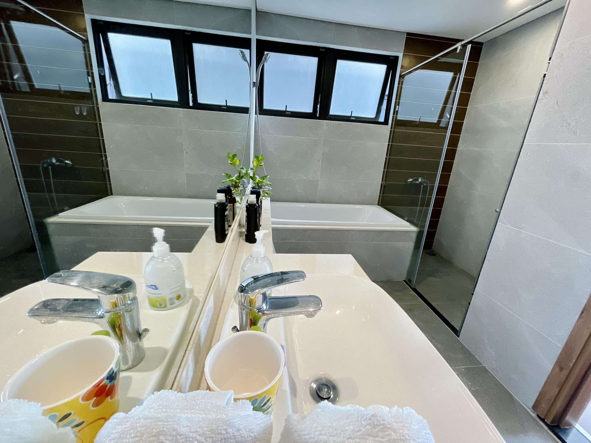 S2 sky oasis 3 bedrooms , quality furnished 10