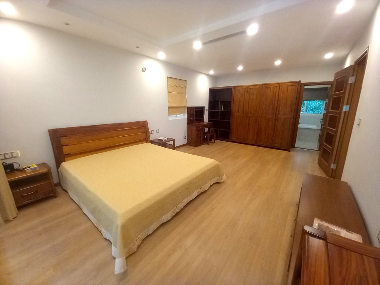 Villa for rent in Ecopark with large garden 10