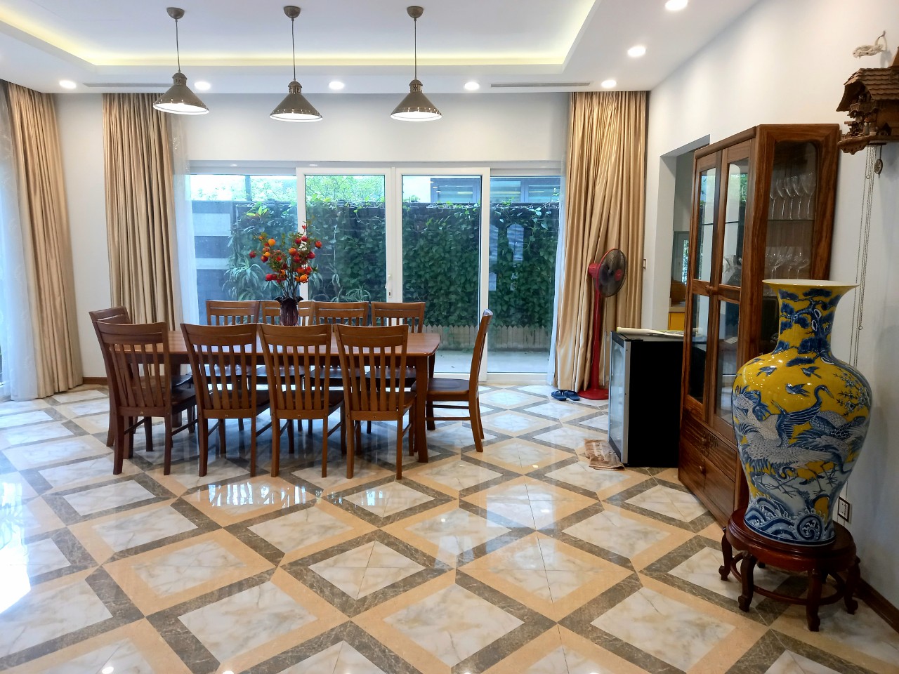 Villa for rent in Ecopark with large garden 2