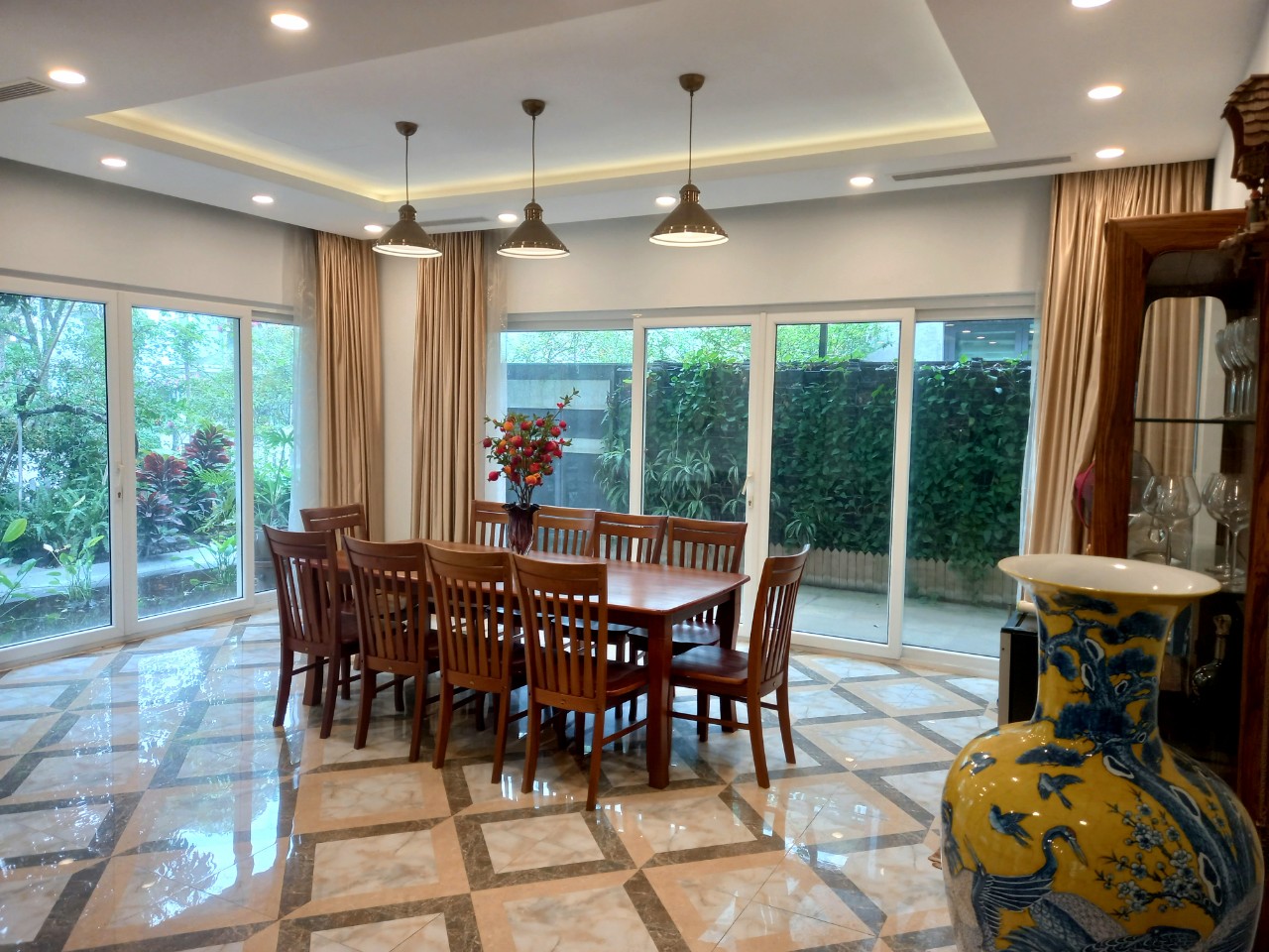 Villa for rent in Ecopark with large garden 3