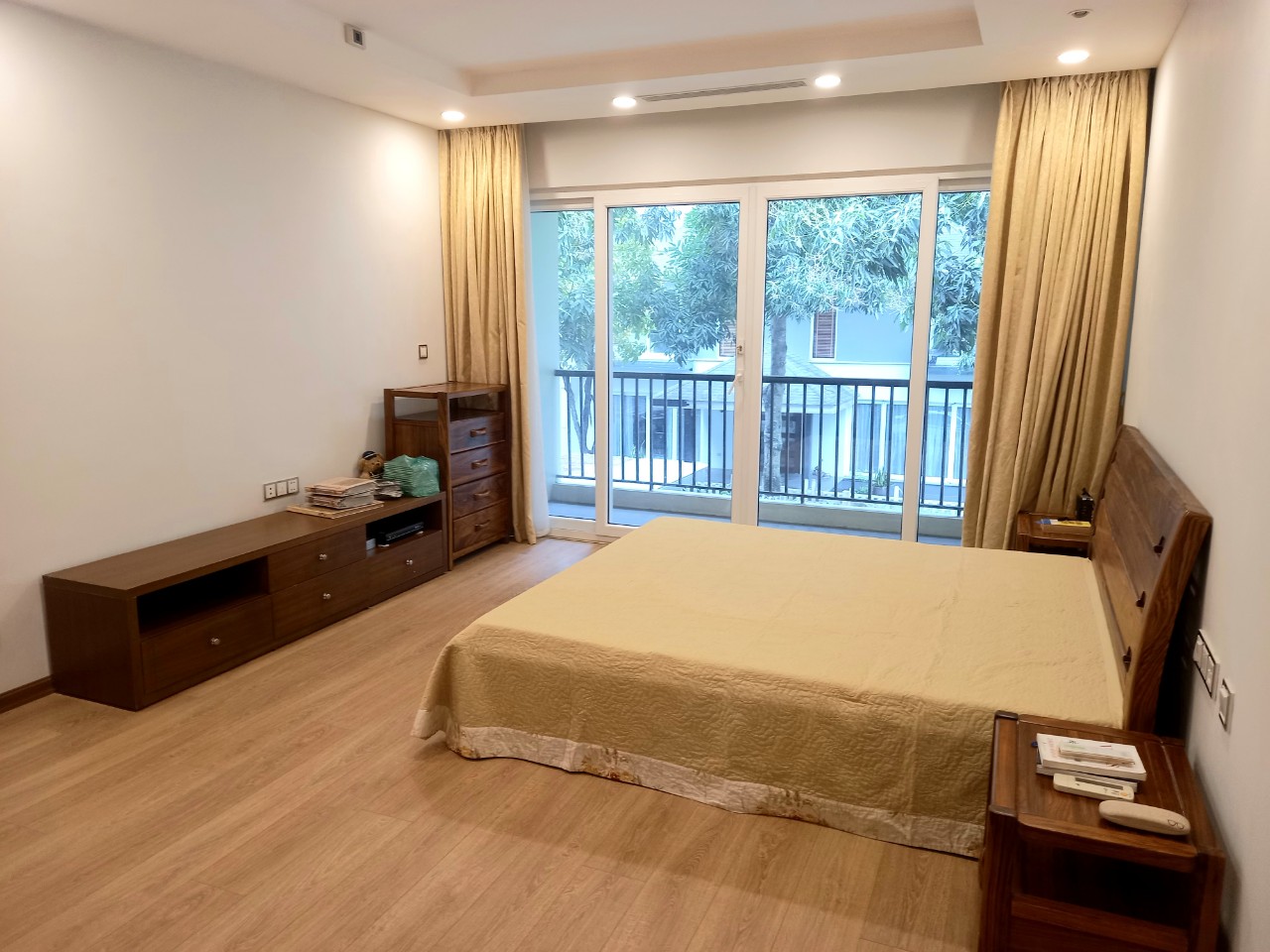 Villa for rent in Ecopark with large garden 7